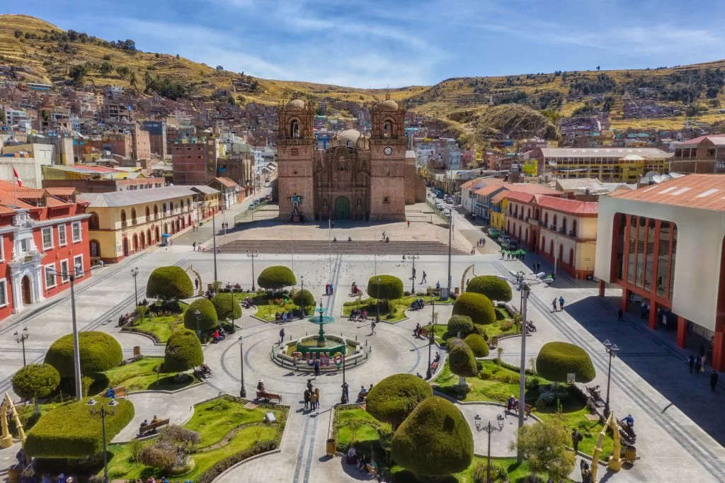 visiter plaza de armas au perou