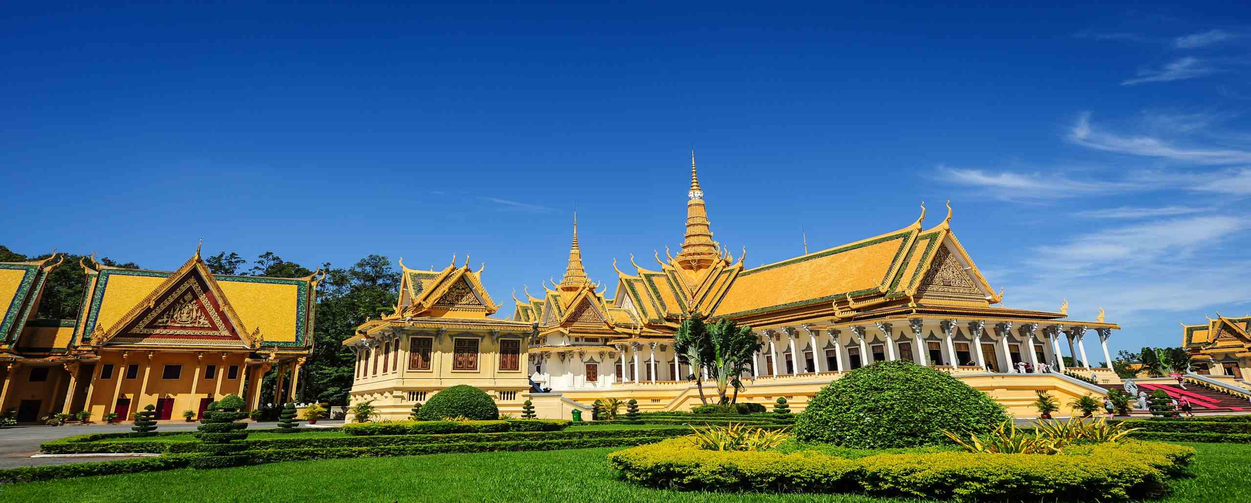 royal palace in phnom penh cambodge