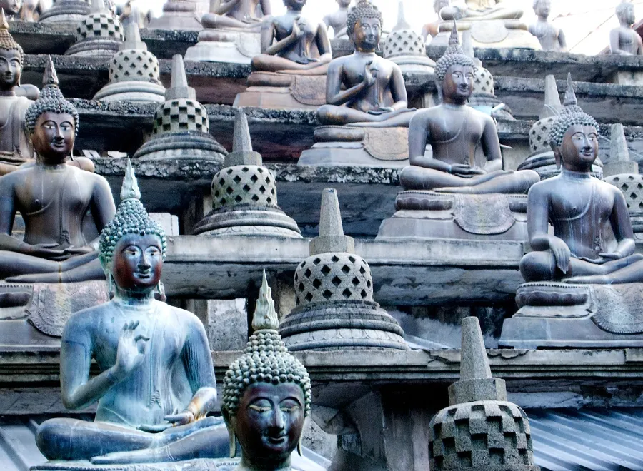 Méditer dans les temples sacrés de Kandy