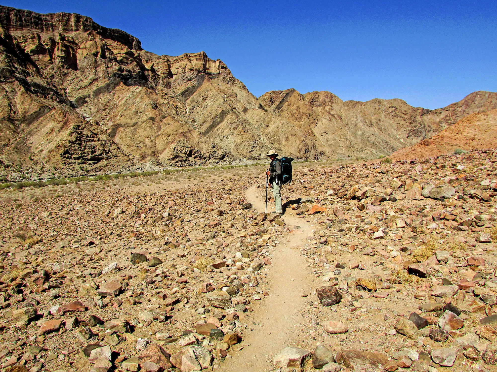 randonneur dans le Fish River Canyon namibie